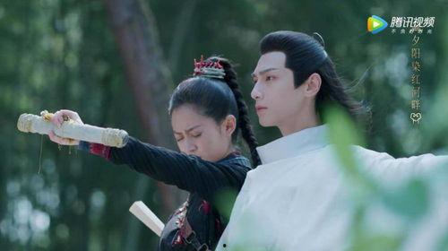 阳台吃瓜追剧,剧集相伴度时光